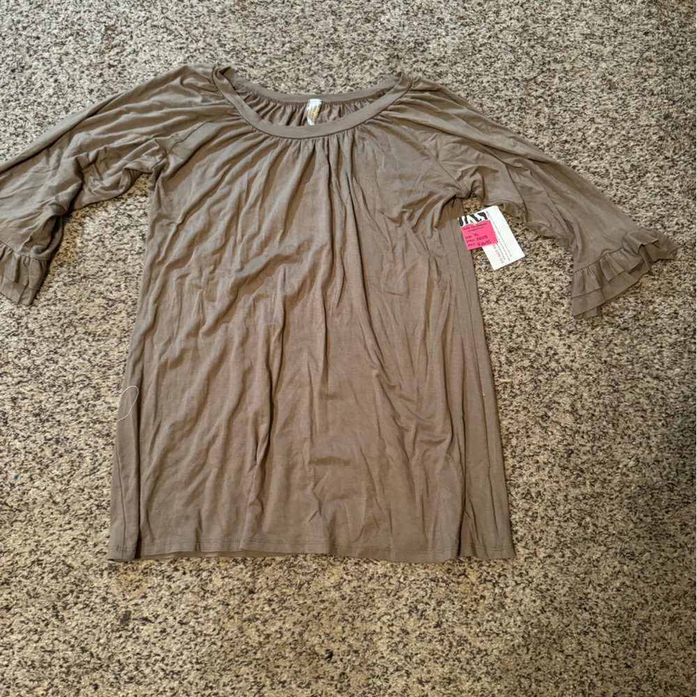 Giddy Up Glamour Beige Shirt, New With Tags, XL, with Ruffle Sleeves